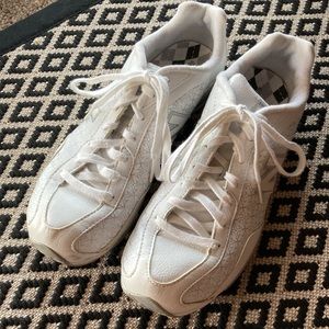 New balance tennis shoes